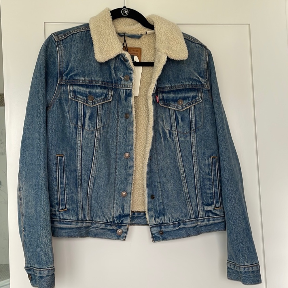 NWT Levi’s Sherpa Lined Denim Jacket